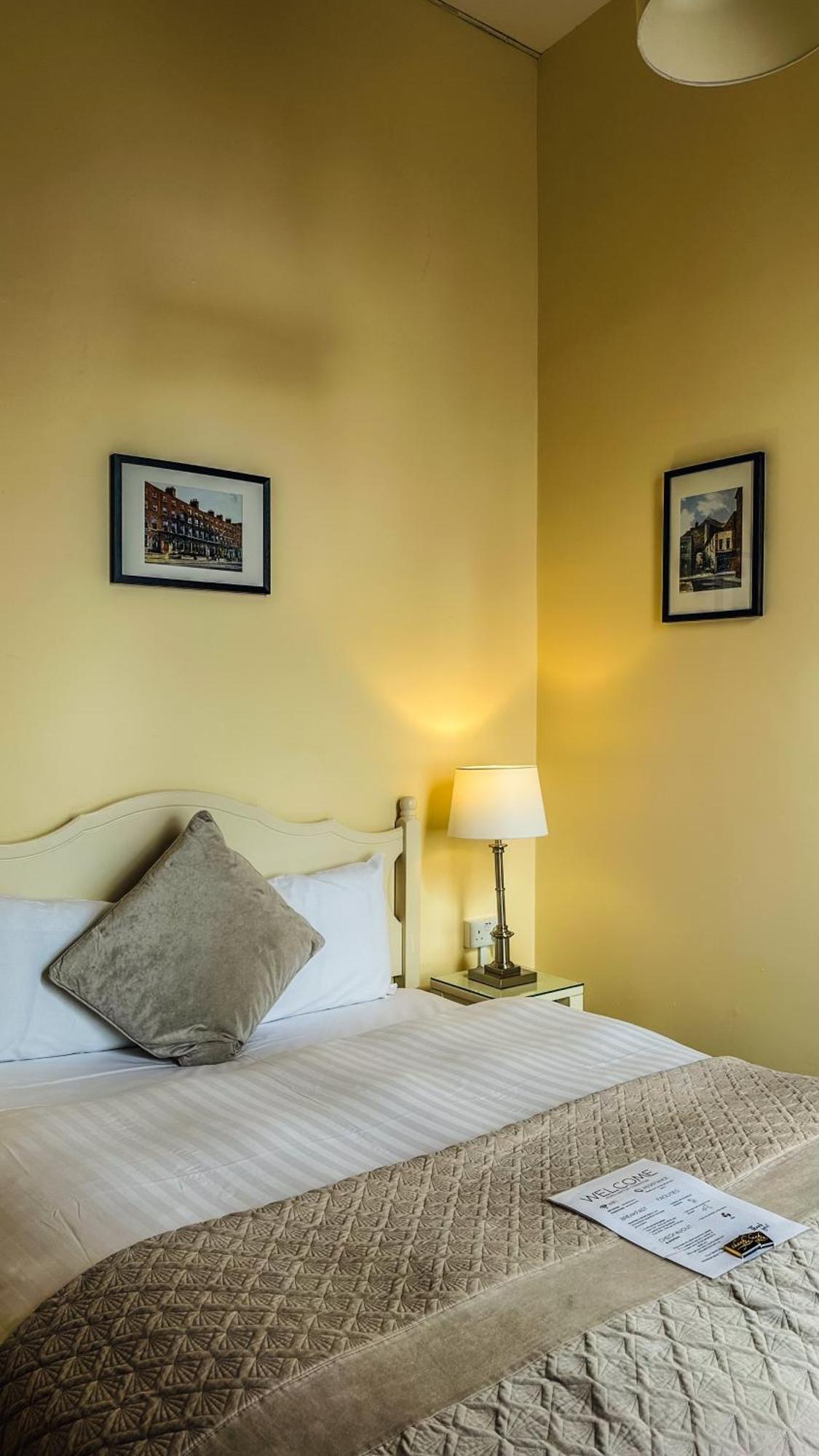 Baggot Court Townhouse 호텔 더블린 객실 사진